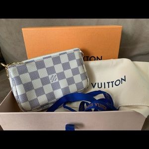 LV Mini Pochette